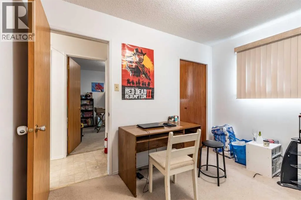 2555 & 2557 Thompson Crescent SE