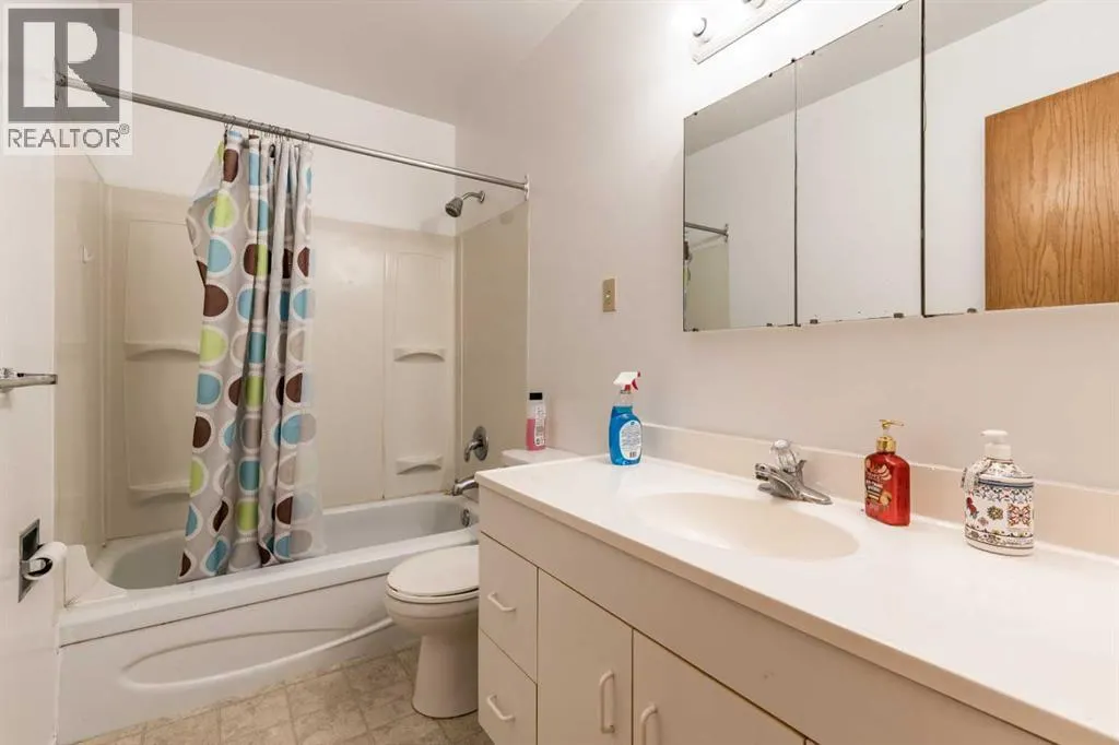 2555 & 2557 Thompson Crescent SE