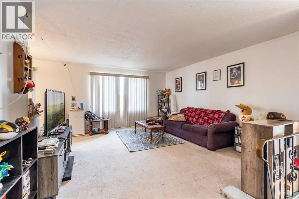 2555 & 2557 Thompson Crescent SE