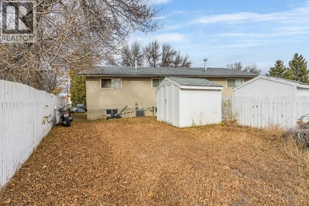 2555 & 2557 Thompson Crescent SE