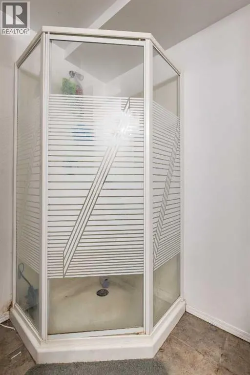 2555 & 2557 Thompson Crescent SE