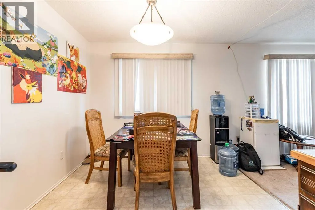 2555 & 2557 Thompson Crescent SE