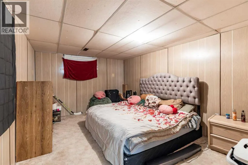 2555 & 2557 Thompson Crescent SE