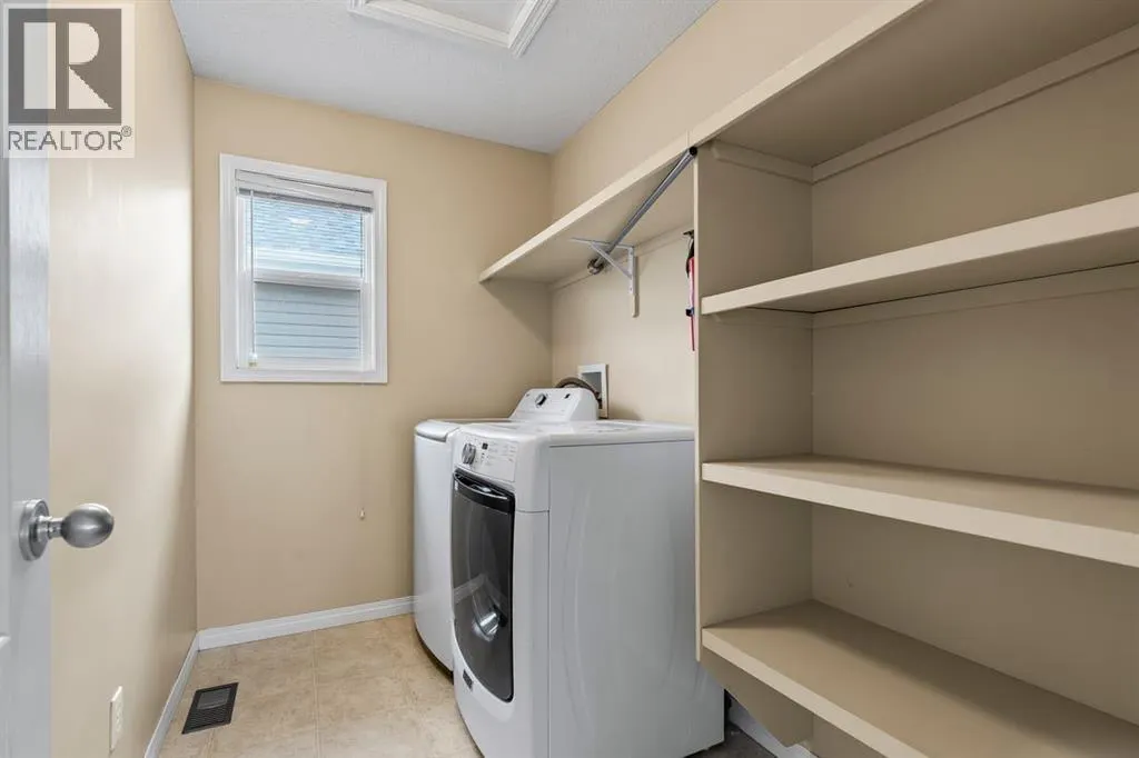 1043 Copperfield Boulevard SE