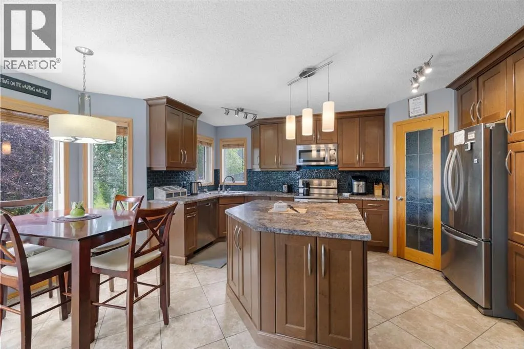 168 Fairways Drive NW