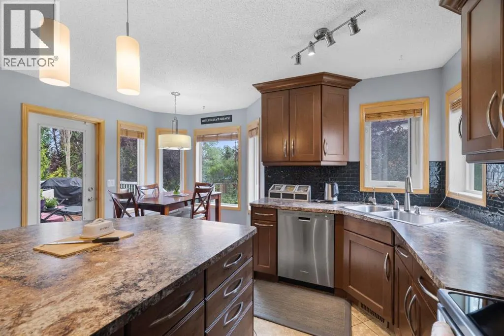 168 Fairways Drive NW