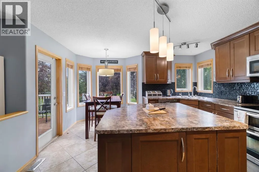 168 Fairways Drive NW