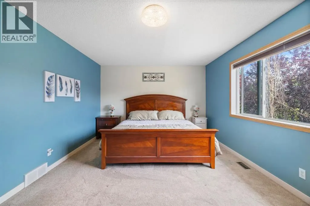 168 Fairways Drive NW