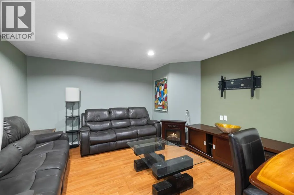 168 Fairways Drive NW