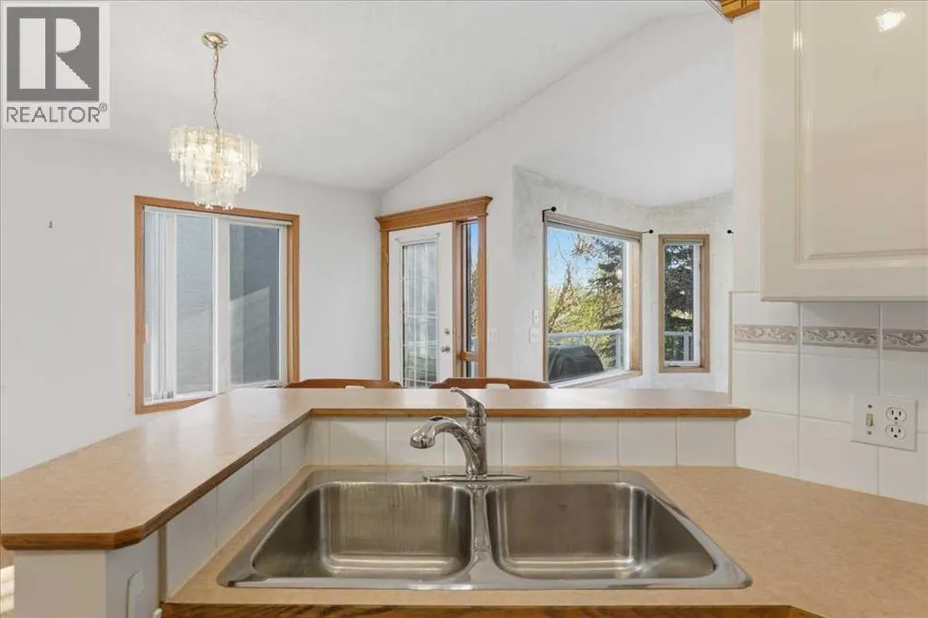 69 Scimitar Point NW