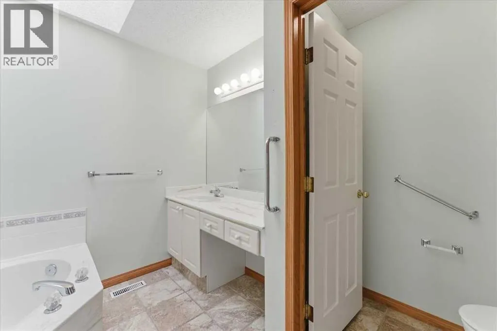 69 Scimitar Point NW