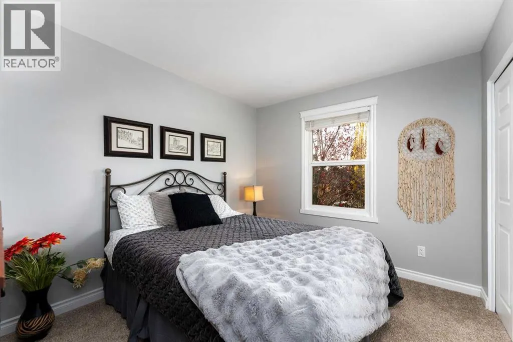 136 Parkside Crescent SE