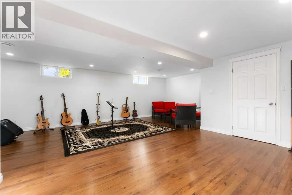 136 Parkside Crescent SE