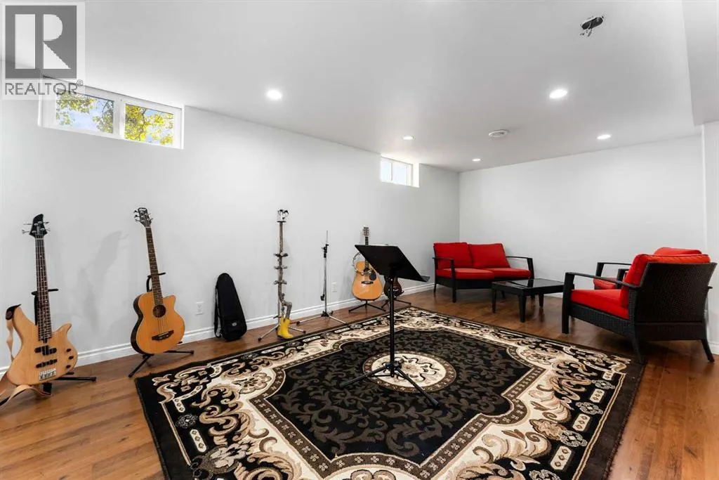 136 Parkside Crescent SE