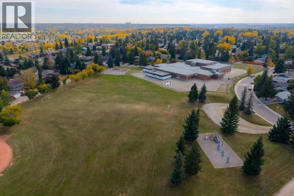 136 Parkside Crescent SE