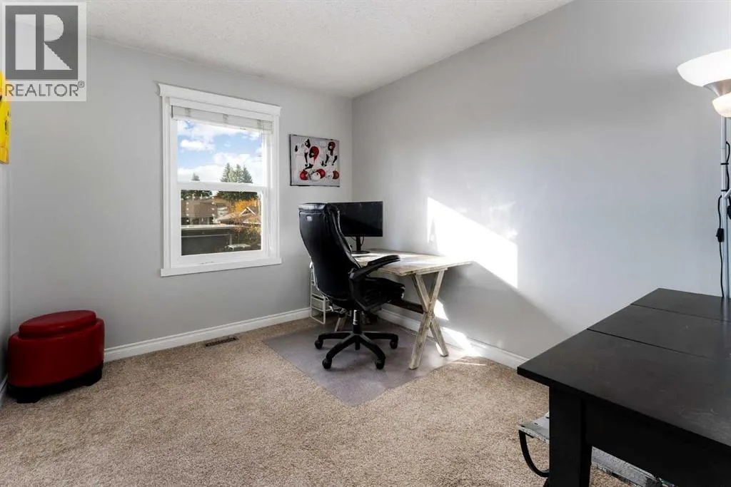 136 Parkside Crescent SE