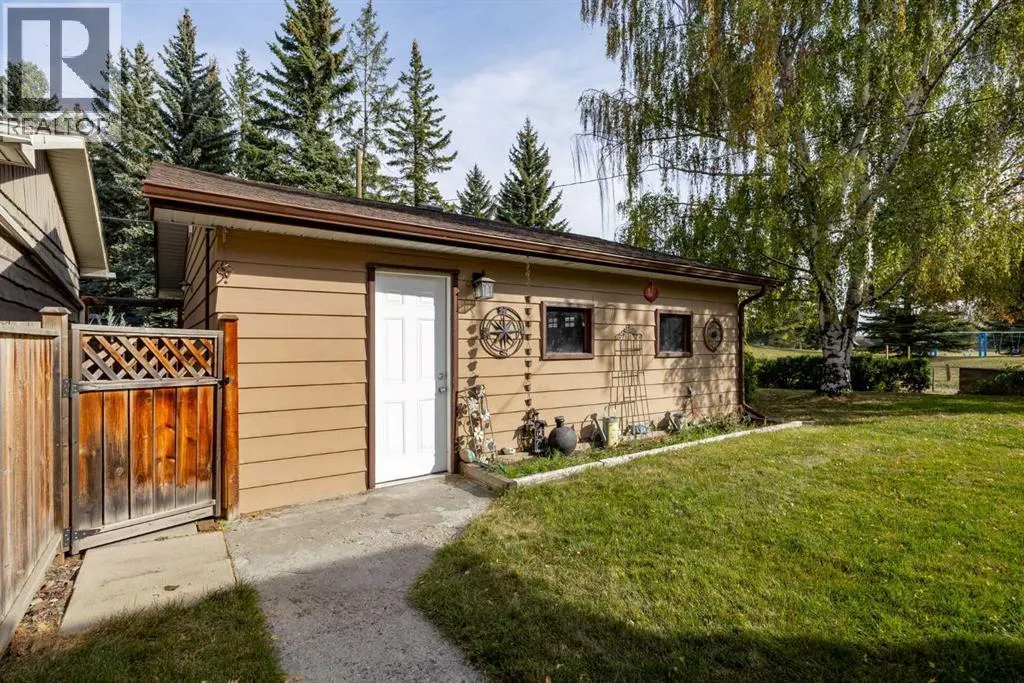 136 Parkside Crescent SE