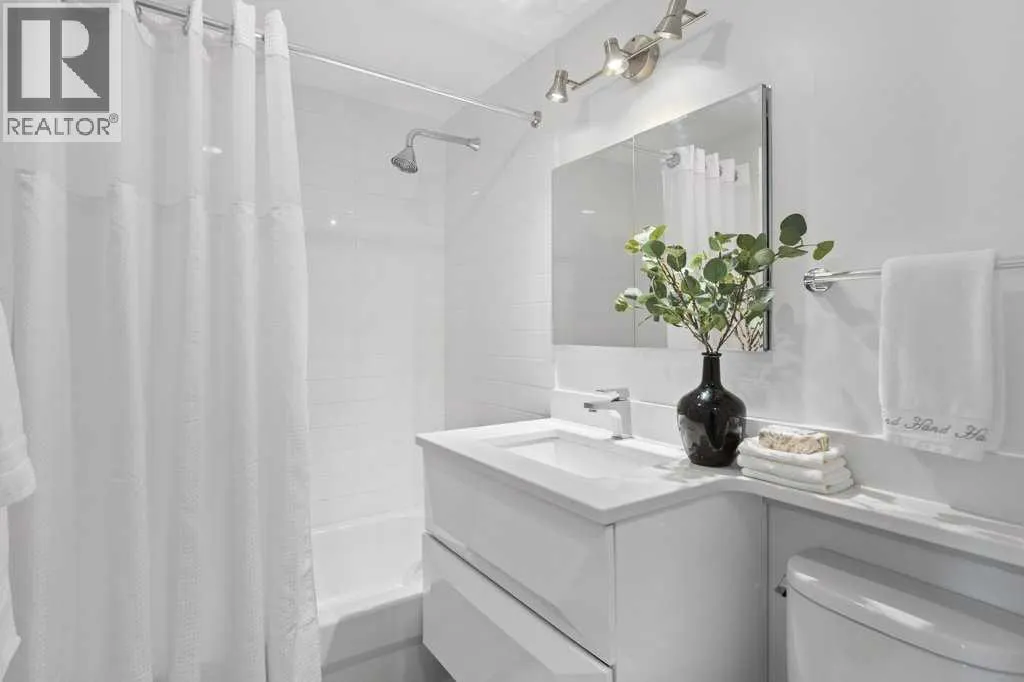 708, 3204 Rideau Place SW