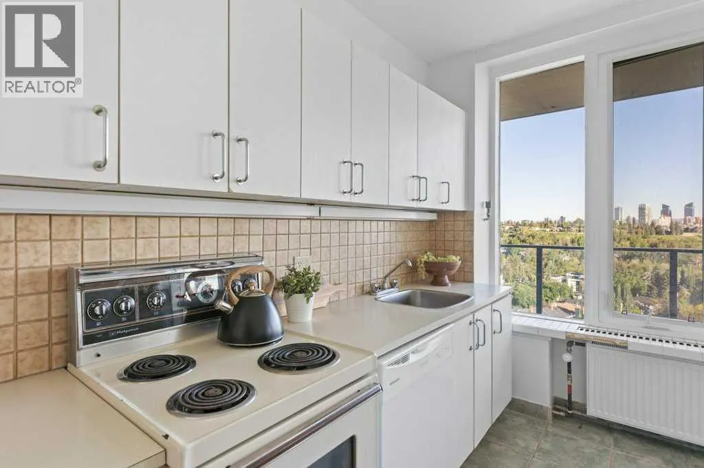 708, 3204 Rideau Place SW