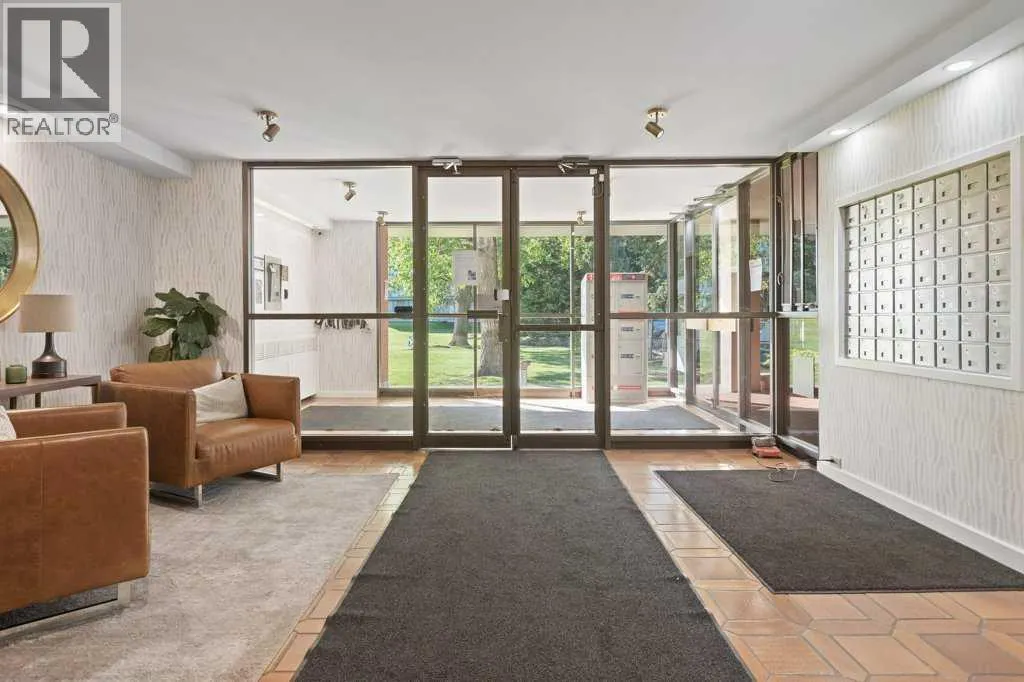 708, 3204 Rideau Place SW