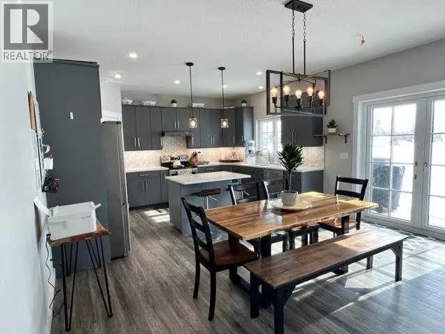 11, 1049 Alberta Avenue