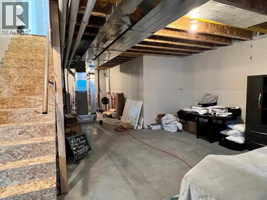 11, 1049 Alberta Avenue