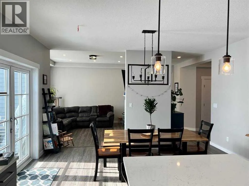 11, 1049 Alberta Avenue