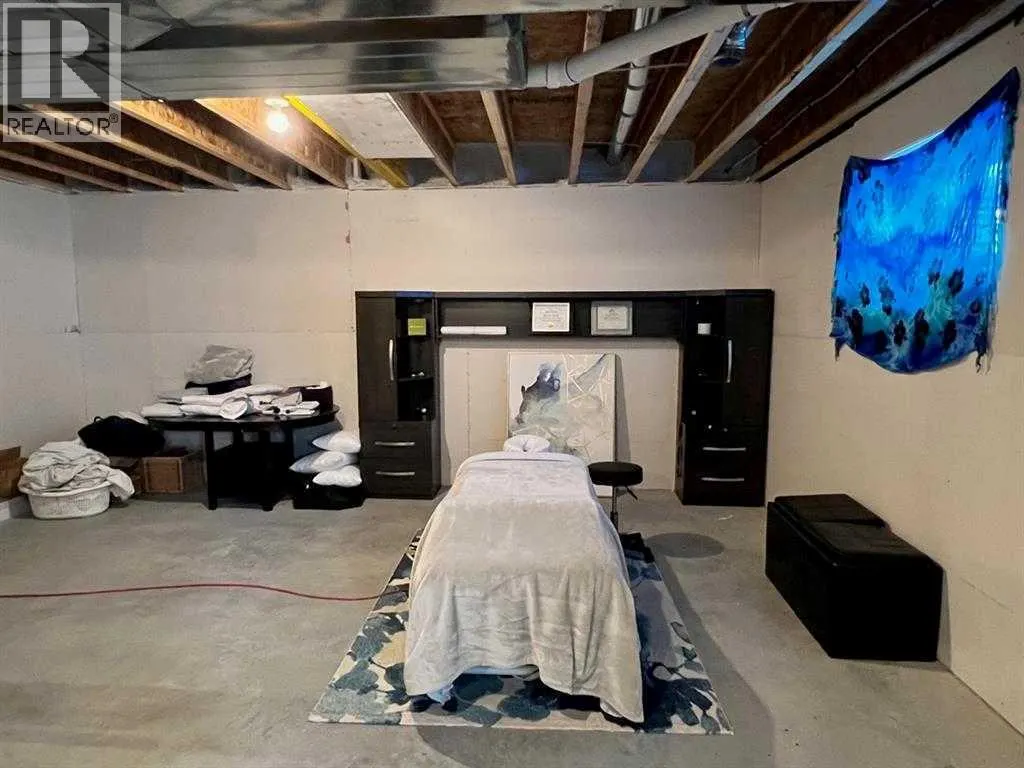 11, 1049 Alberta Avenue