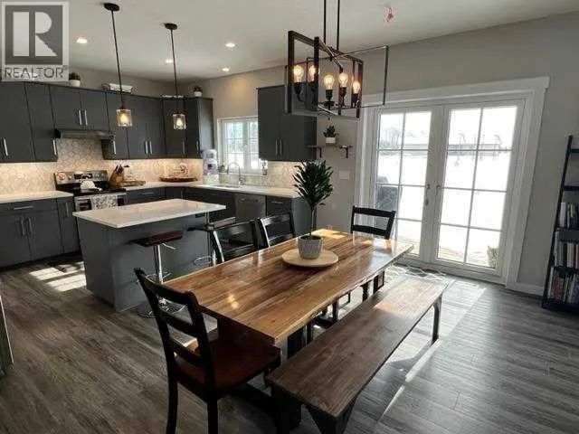 11, 1049 Alberta Avenue