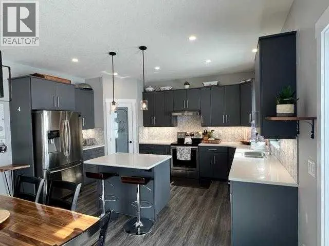 11, 1049 Alberta Avenue