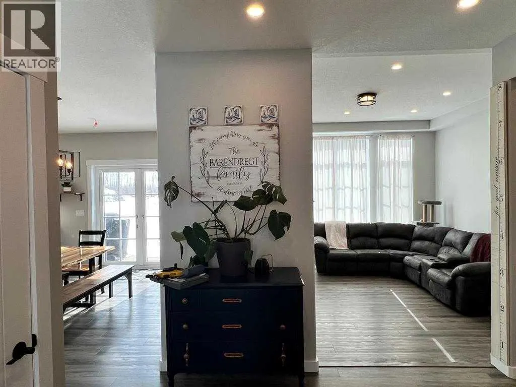 11, 1049 Alberta Avenue