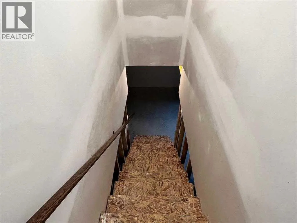 11, 1049 Alberta Avenue