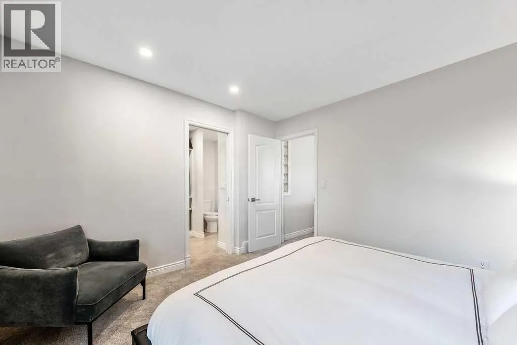 44, 10030 Oakmoor Way SW