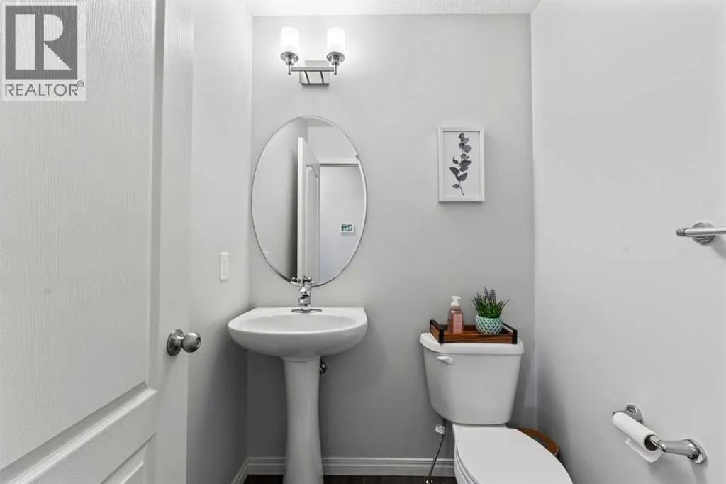 8 Copperpond Avenue SE