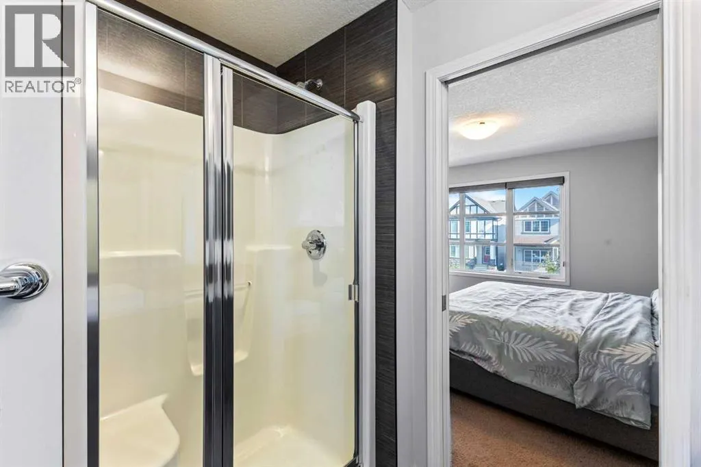 8 Copperpond Avenue SE