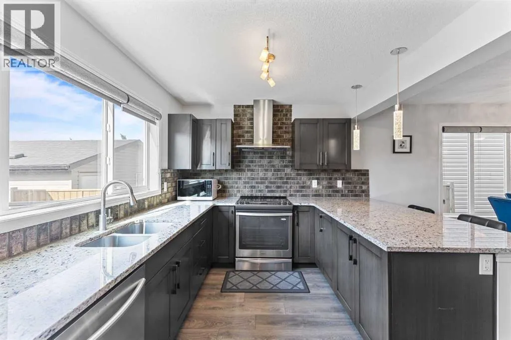 8 Copperpond Avenue SE