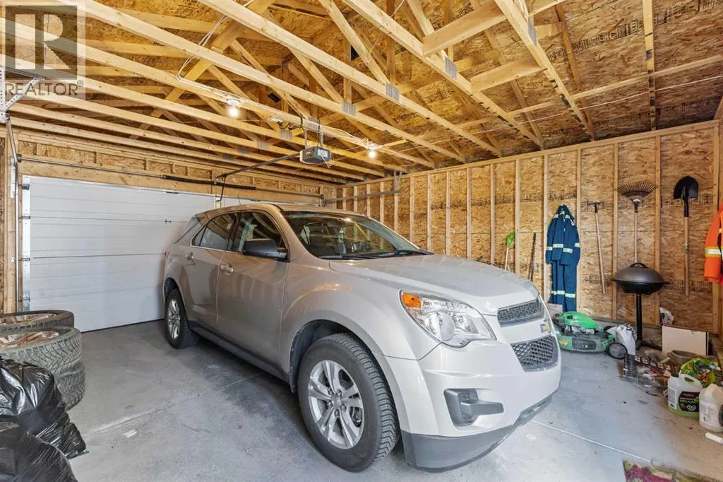 8 Copperpond Avenue SE