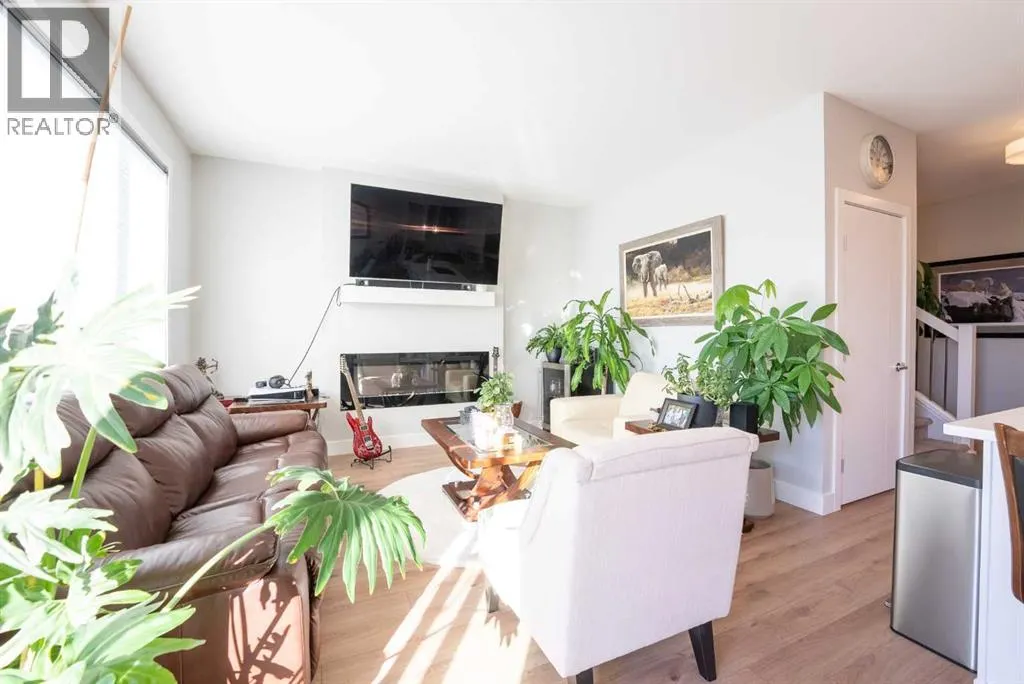 914 Miners Boulevard W