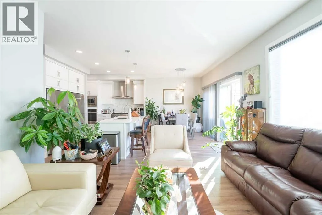 914 Miners Boulevard W