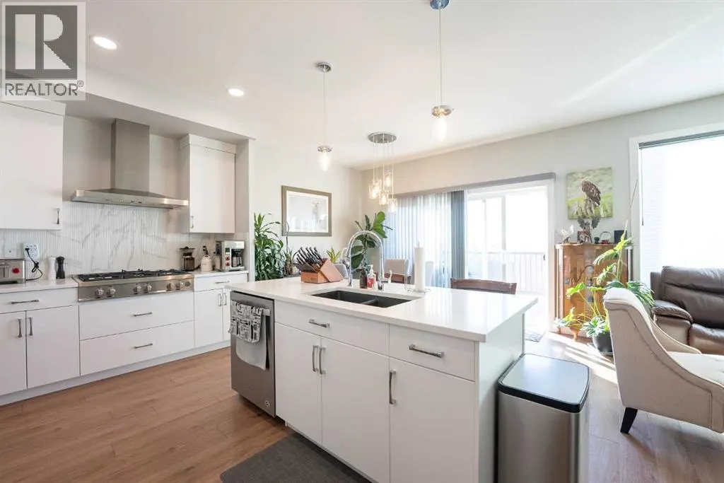 914 Miners Boulevard W