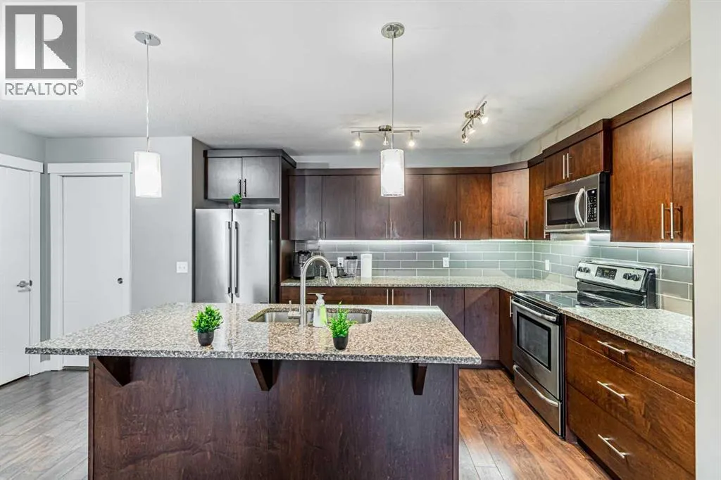 535 Redstone View NE