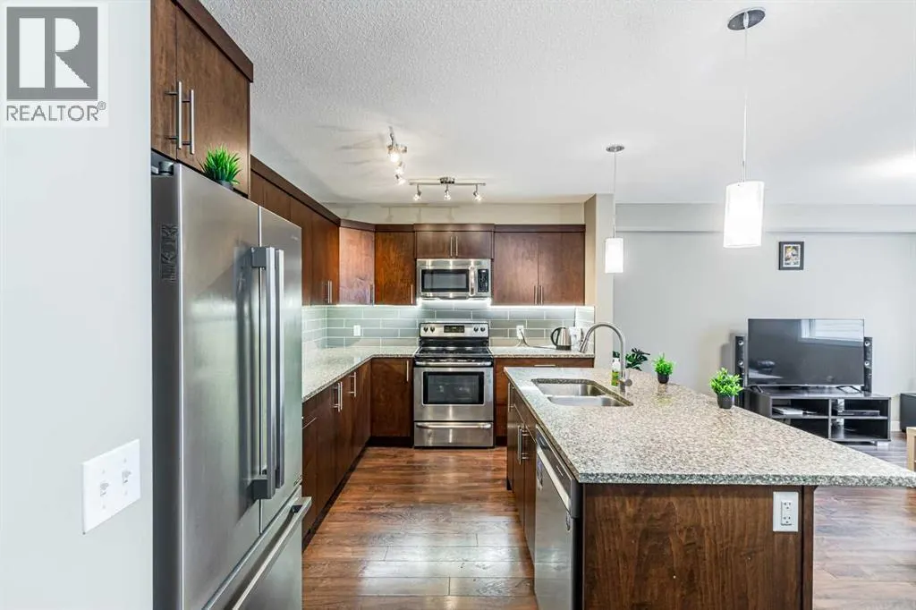 535 Redstone View NE