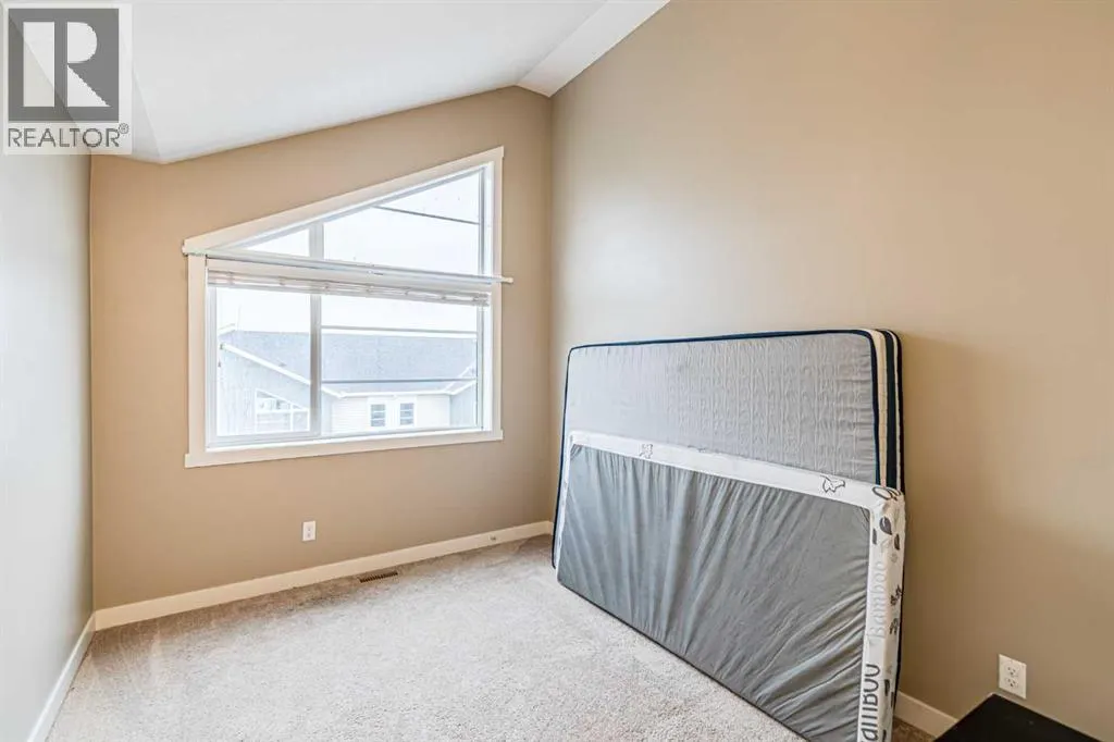 535 Redstone View NE