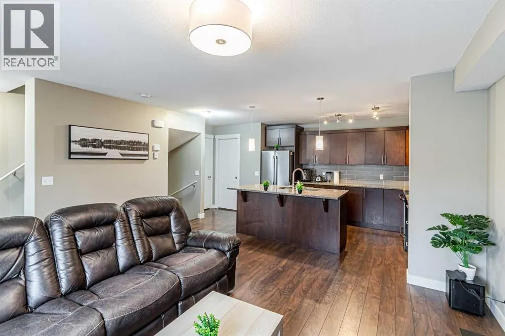 535 Redstone View NE