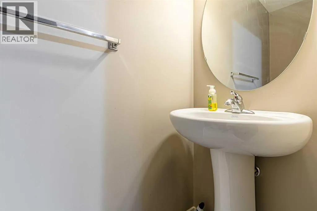 535 Redstone View NE