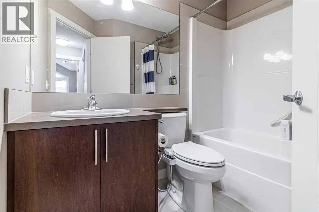 535 Redstone View NE