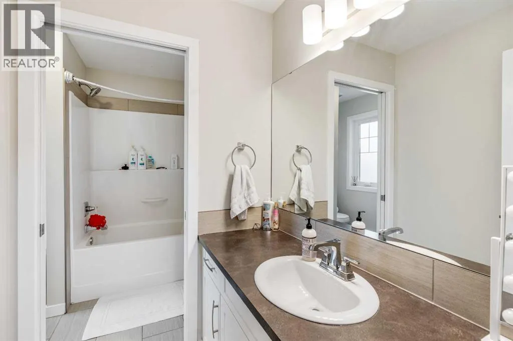 225 Lasalle Terrace W