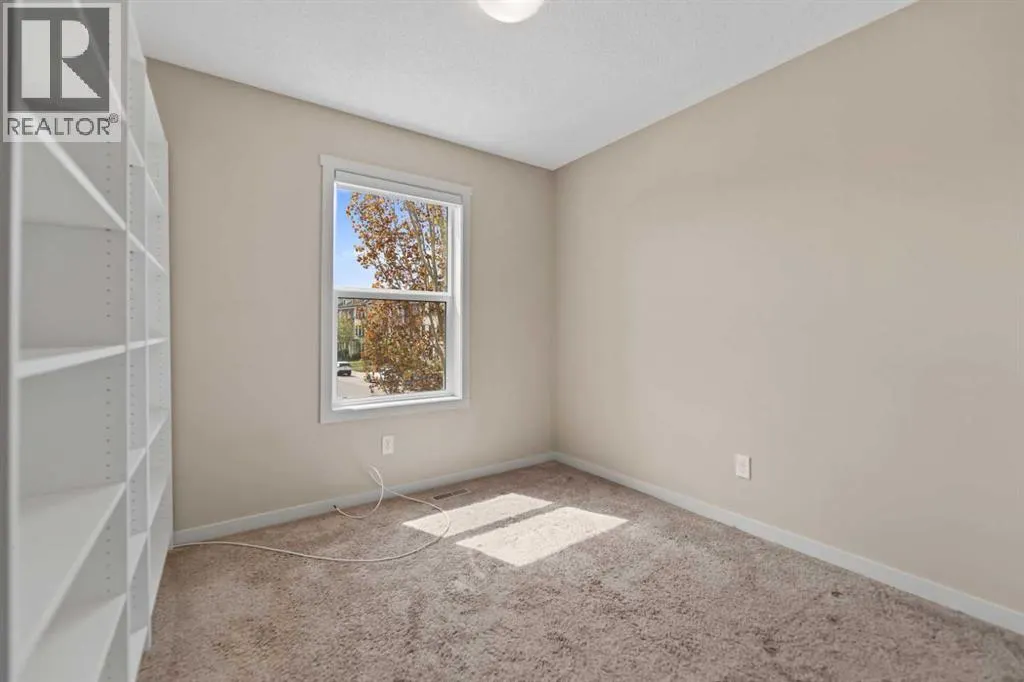81 Copperpond Landing SE