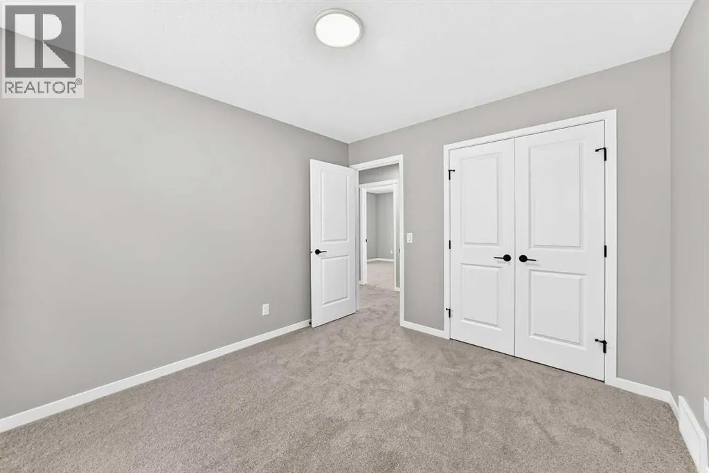 547 Mercado Avenue SE
