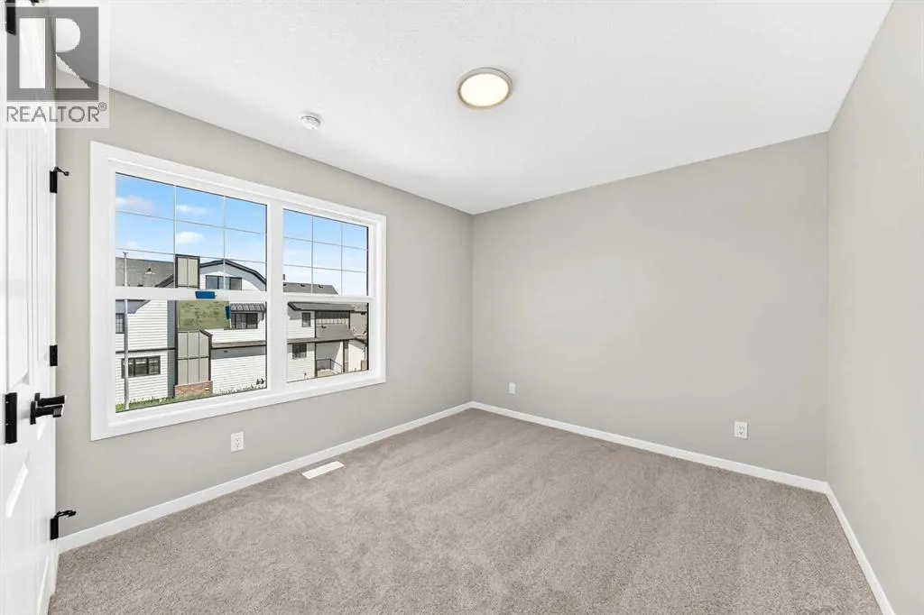 547 Mercado Avenue SE